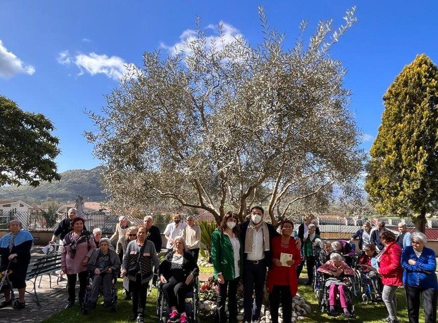 residenza anziani immersa nel verde