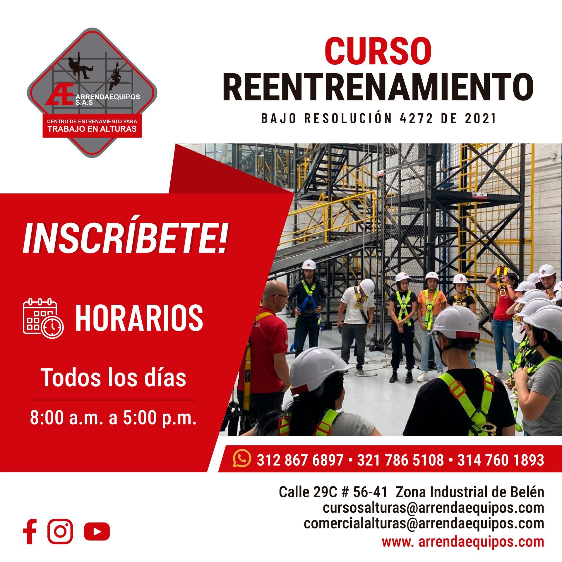 Folleto de un curso de reentrenamiento en seguridad. Texto en rojo y blanco sobre una foto de un grupo de personas con equipo de seguridad.