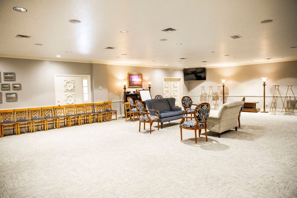 A large room with a lot of furniture and chairs in it.