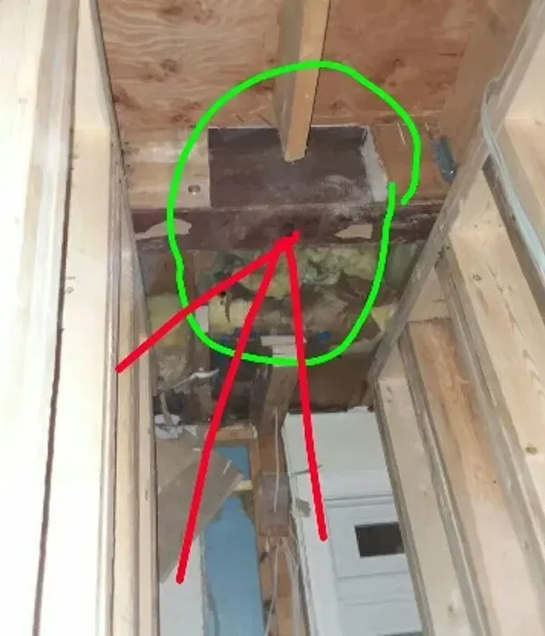 A wooden box with a green circle around it and red arrows pointing to it.