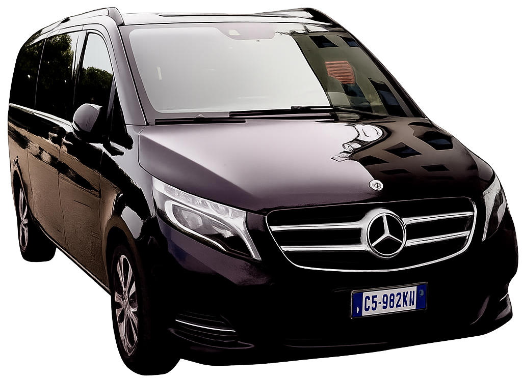 Minivan Mercedes-Benz nero con griglia e fari cromati, parcheggiato. Targa: CS 862KL.