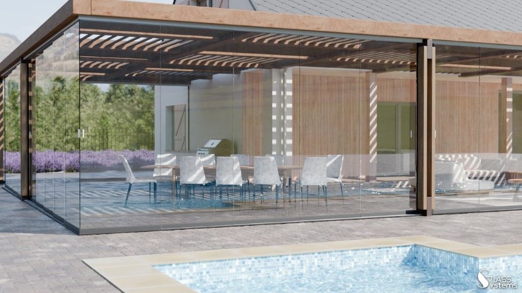 Terrasse moderne avec parois vitrées, chaises et pergola couverte à côté d'une piscine