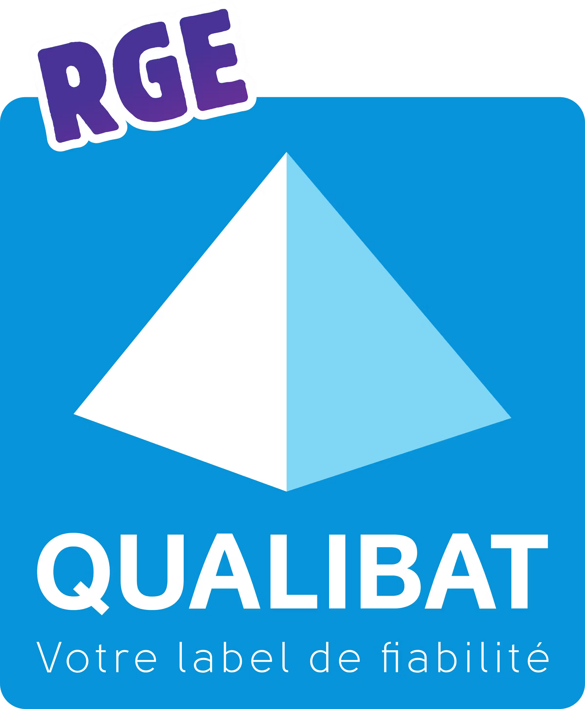 Logo RGE QUALIBAT on blue background with white pyramid icon and “Votre label de fiabilité” text