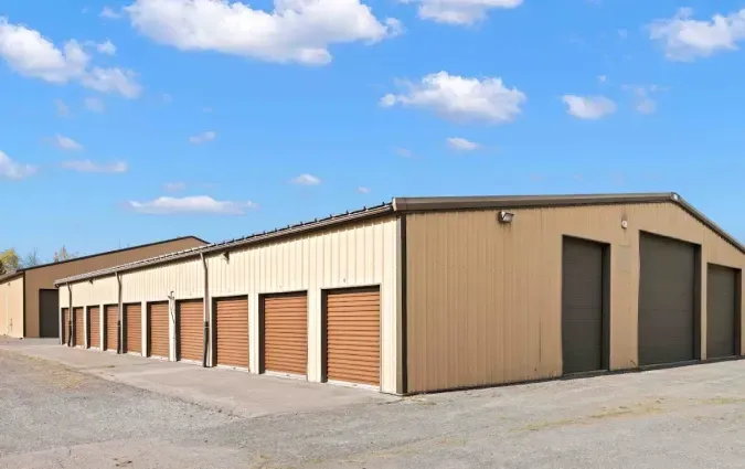 Exterior storage facility building