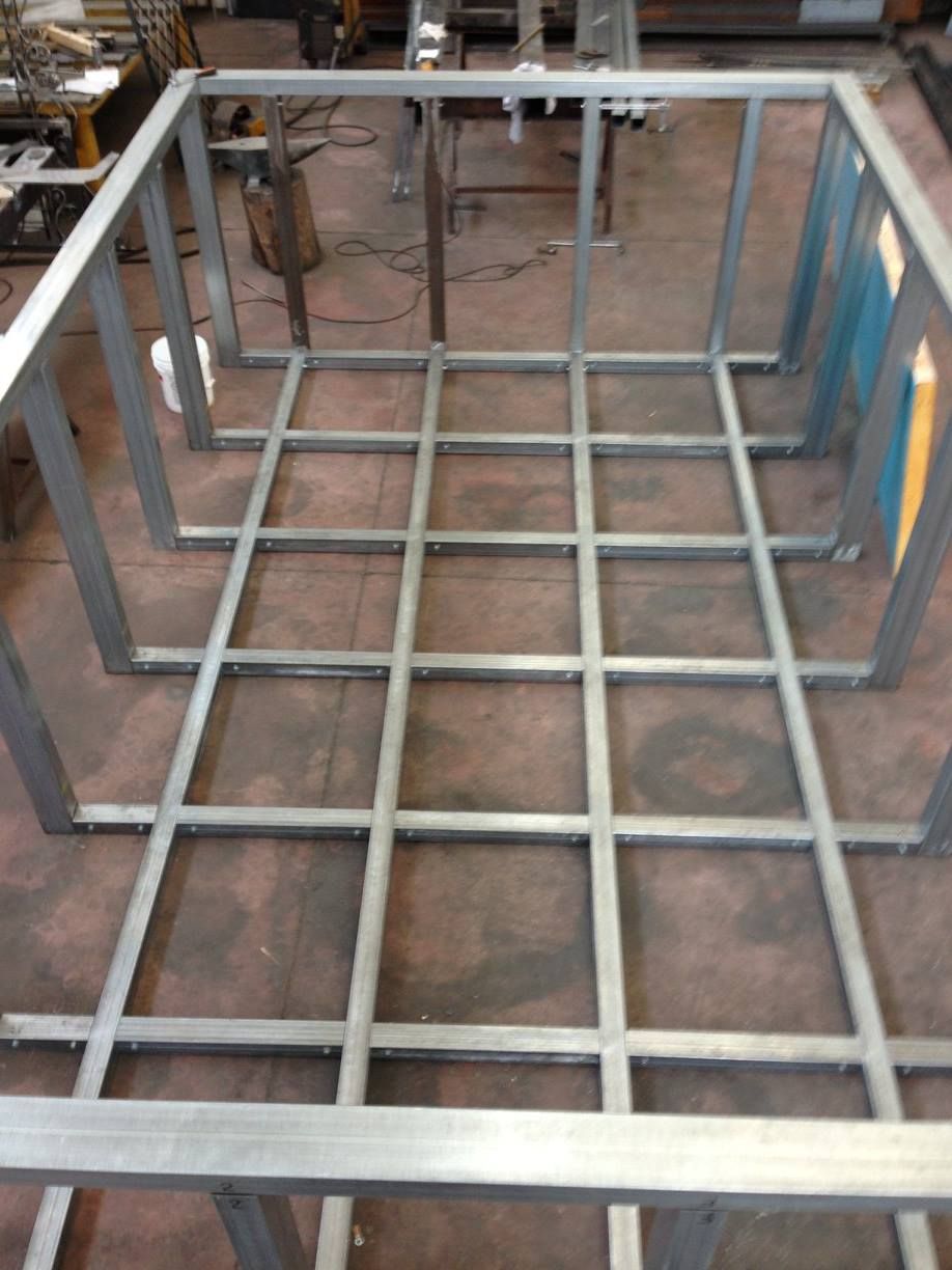 struttura in ferro per piscina