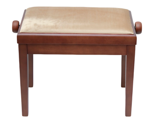 Houten pianokruk met een beige kussen.