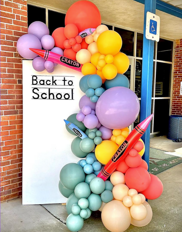 Custom school balloon decorations in Central Florida for back-to-school events, open houses, and student celebrations.