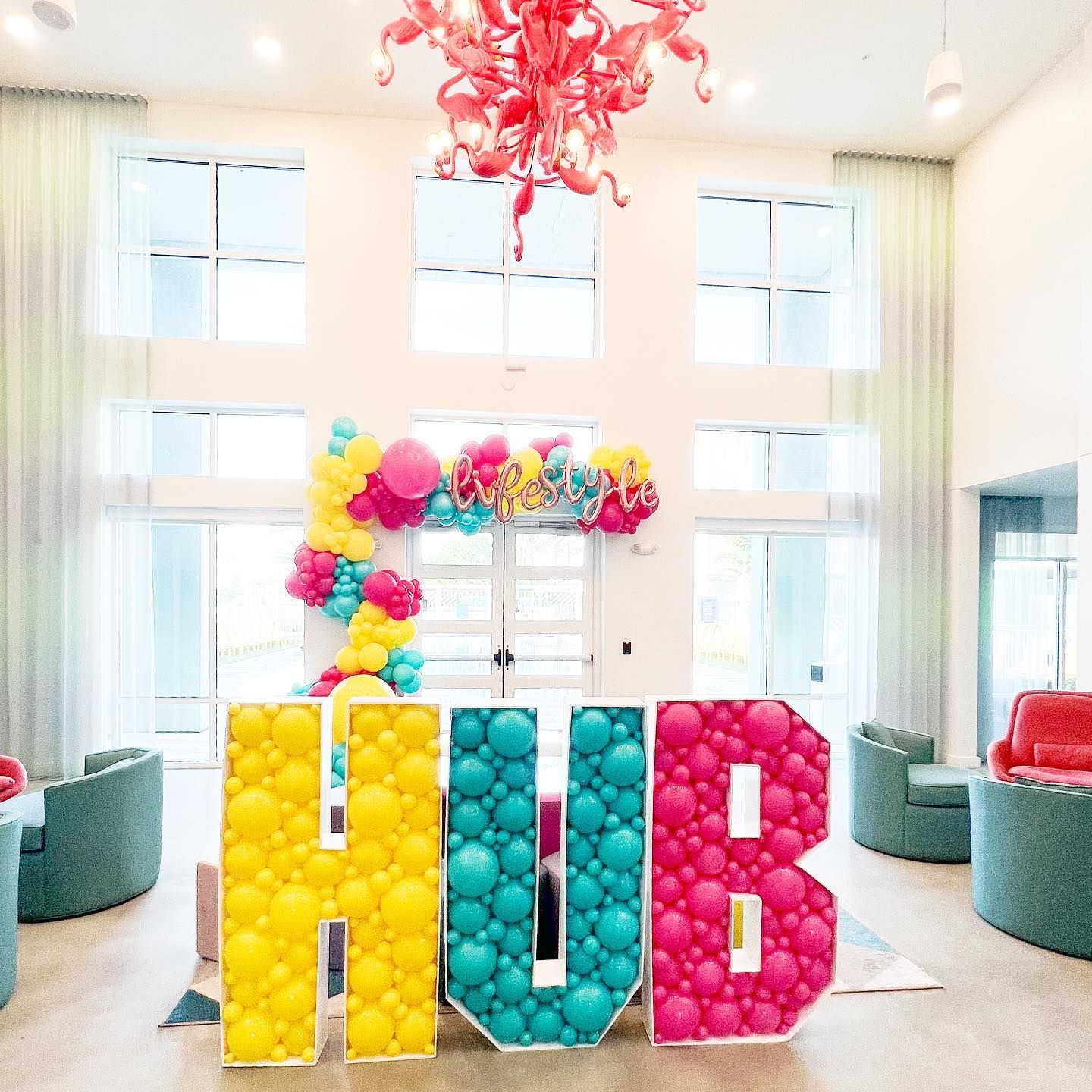 The word hub is made out of balloons in a living room
