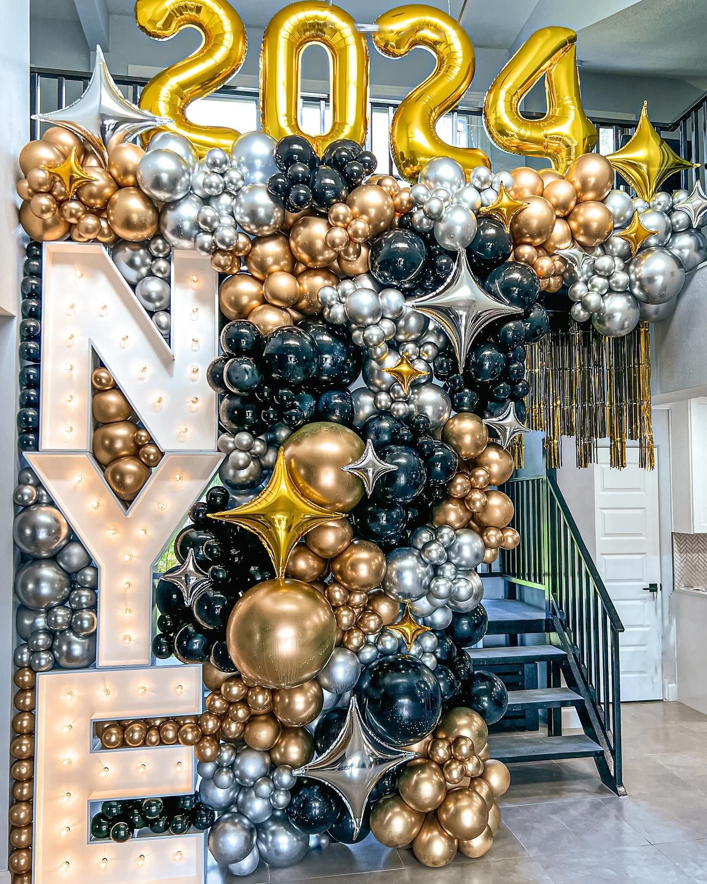 New Year's Eve party decorations: