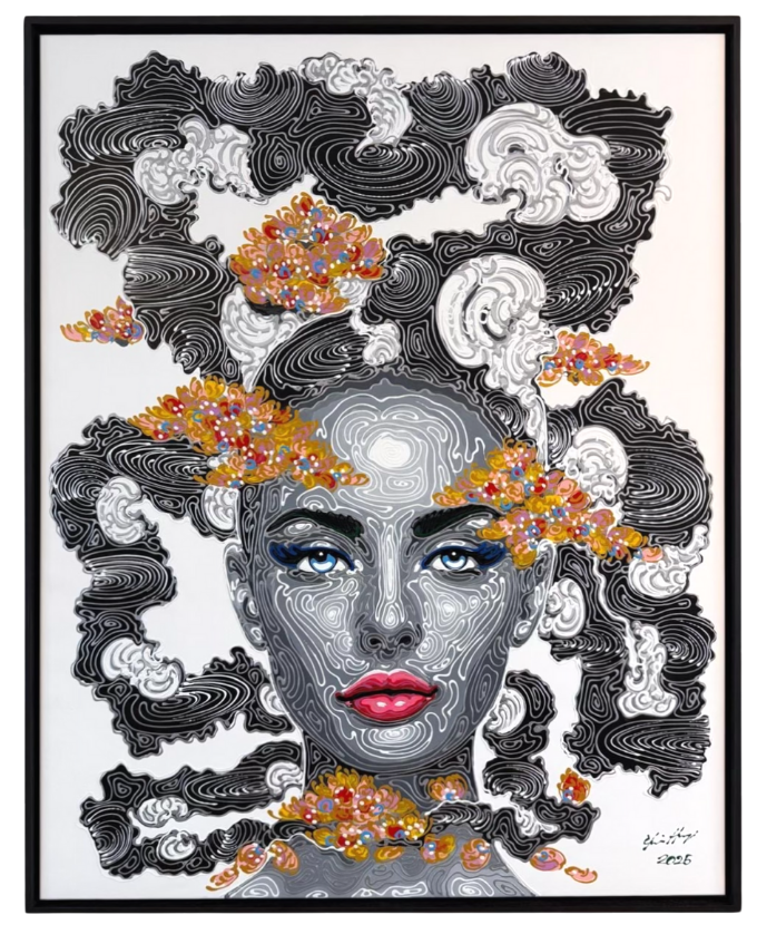 Portret van een vrouw met abstract, wervelend haar en bloemaccenten. Grijs en wit met felroze lippen en blauwe ogen.
