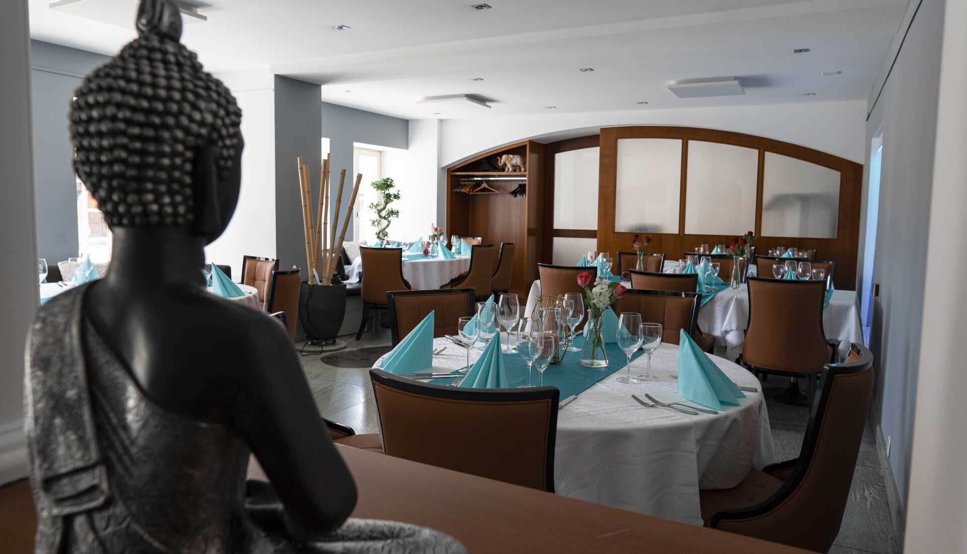 Restaurant asiatique à Avenches Swiss Hotel la Couronne tables rondes