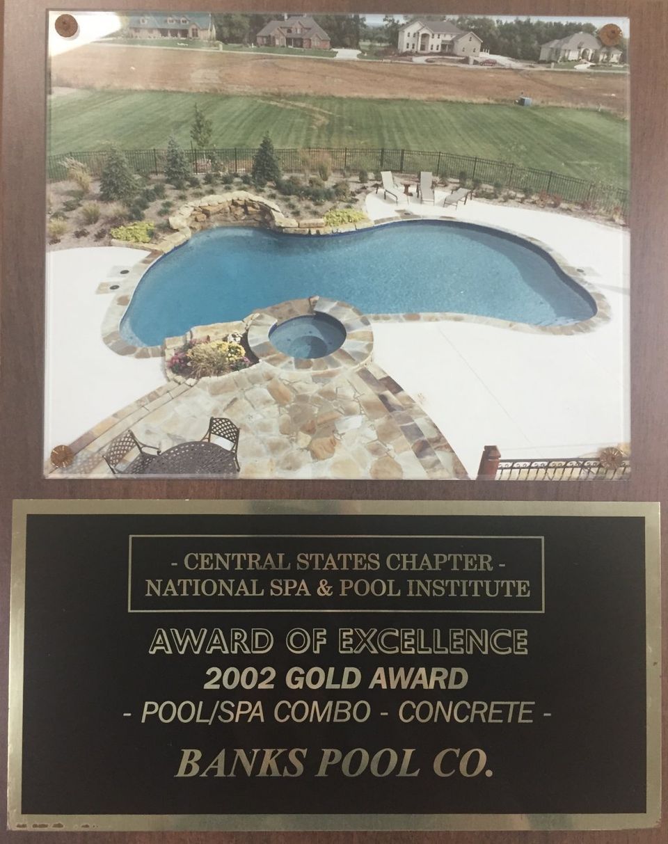 2002 Gold Award — Stilwell, KS — Banks Blue Valley Pool