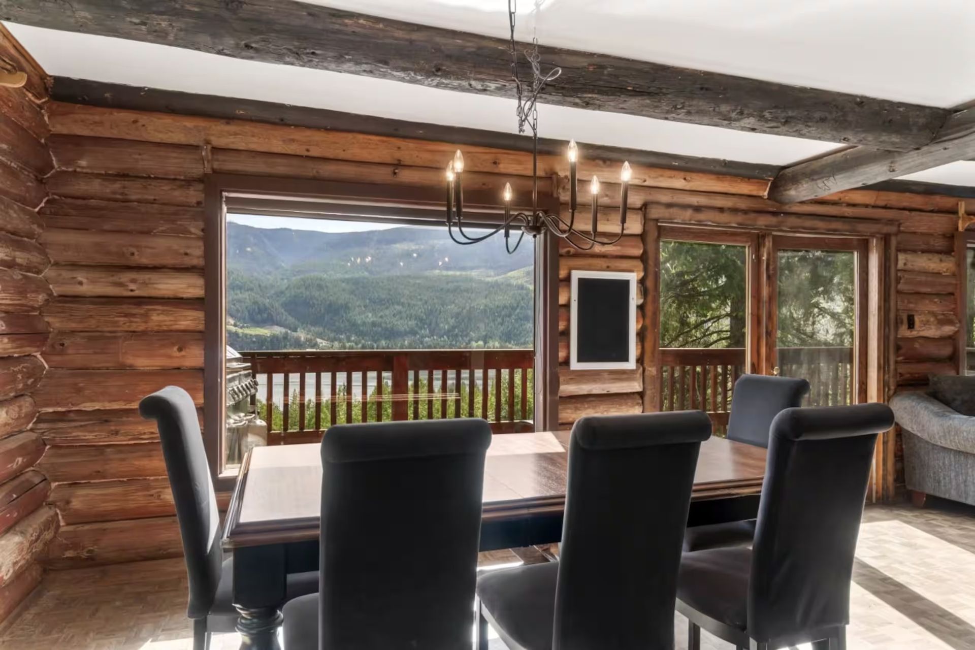 Log House photo 1