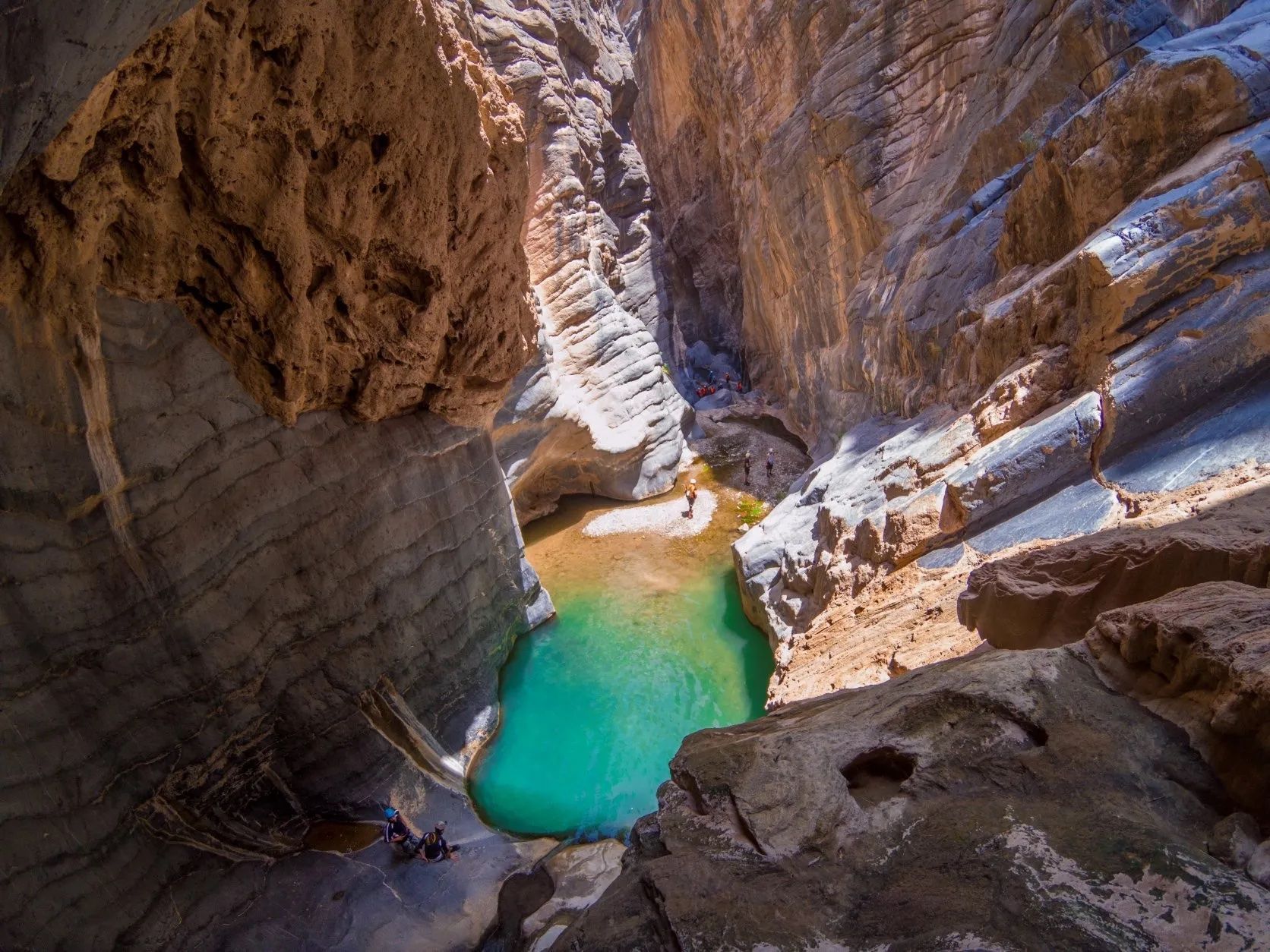 snake Canyon Oman โ popular spot for canyoning and hiking - beginner friendly abseiling