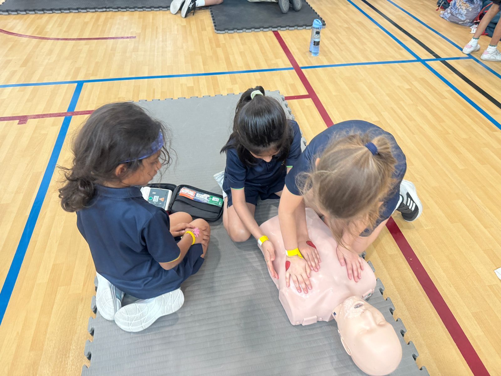 Students learning first aid with Arabian Wanderers.