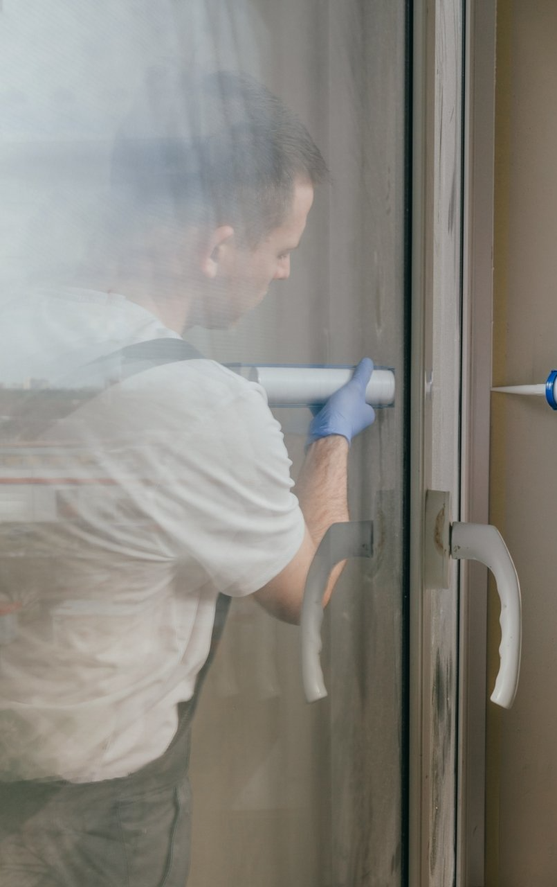 a worker repairing sealing cracks