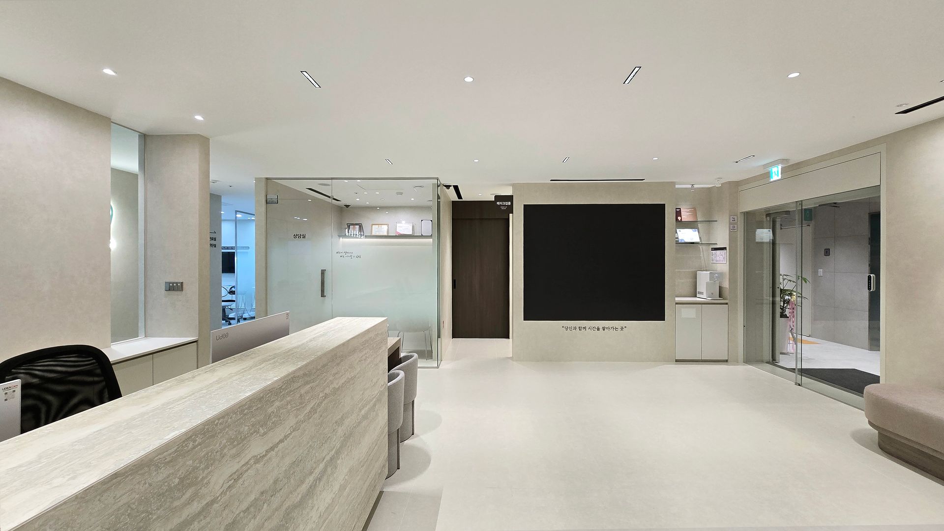 Baro Dental Clinic interior — reception and waiting area in Seomyeon, Busan