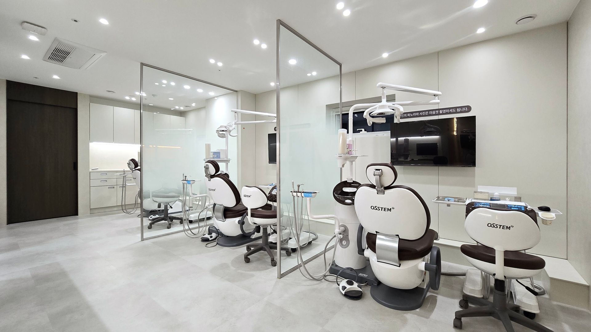 Baro Dental Clinic treatment room