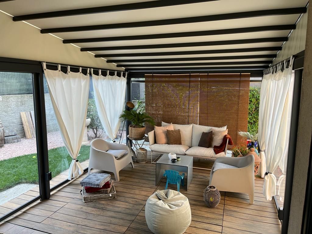 Pergola con chiusure laterali