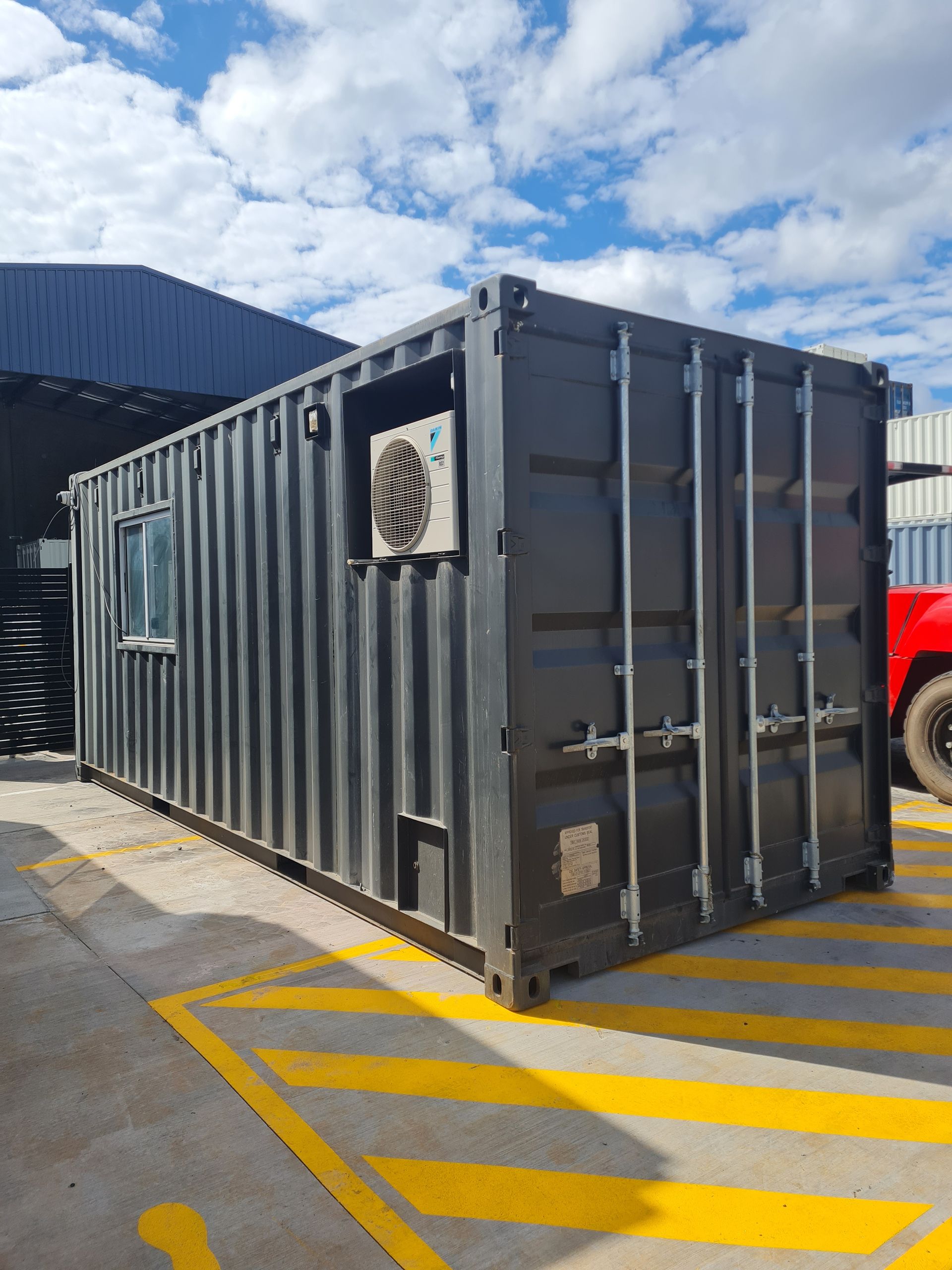 20ft Office Second-Hand - Toilet and Kitchenette