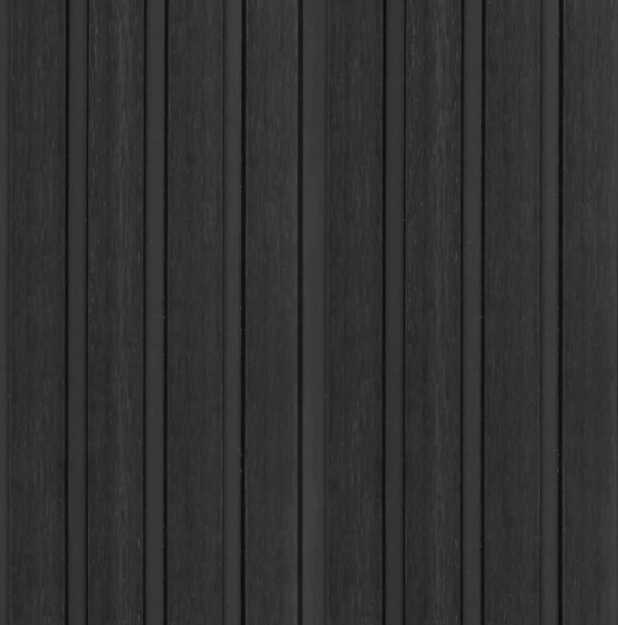 Interior minimalista con grandes azulejos de pared de color gris claro, una pared con acento oscuro acanalado y dos taburetes esculturales oscuros.