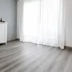 PISO VINÍLICO SPC GRIS