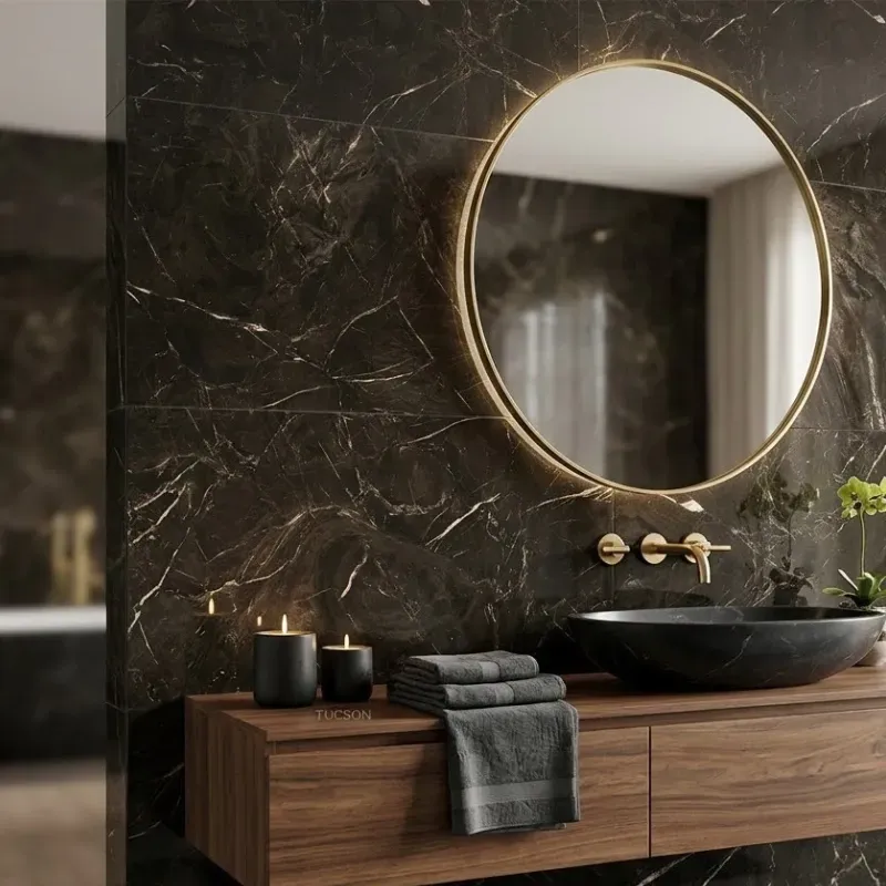 Un dormitorio moderno con piso de mármol oscuro brillante, una cama minimalista y una lámpara de pie alta contra una pared gris.