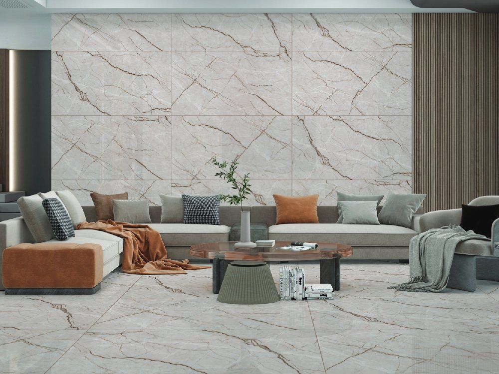Textura de mármol beige claro con vetas finas entrecruzadas de color marrón oscuro y un acabado suave y pulido.