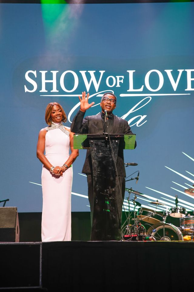 Gala chairs Ryan and Stephanie Burks address the crowd from the podium.