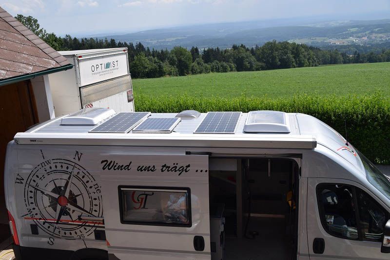 Wohnmobil mit Solarpaneel