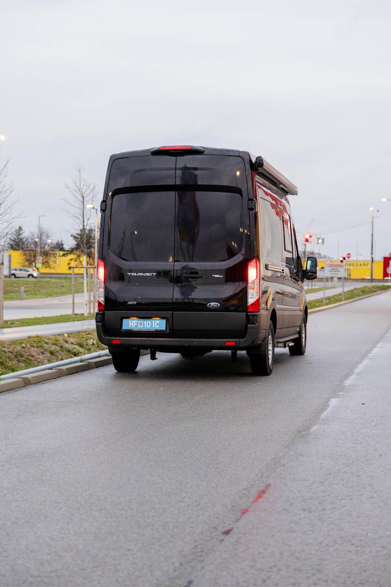 Ford schwarz Kastenwagen