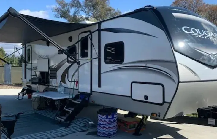 King Master, Fully Loaded Luxury, Turn-key Ready!