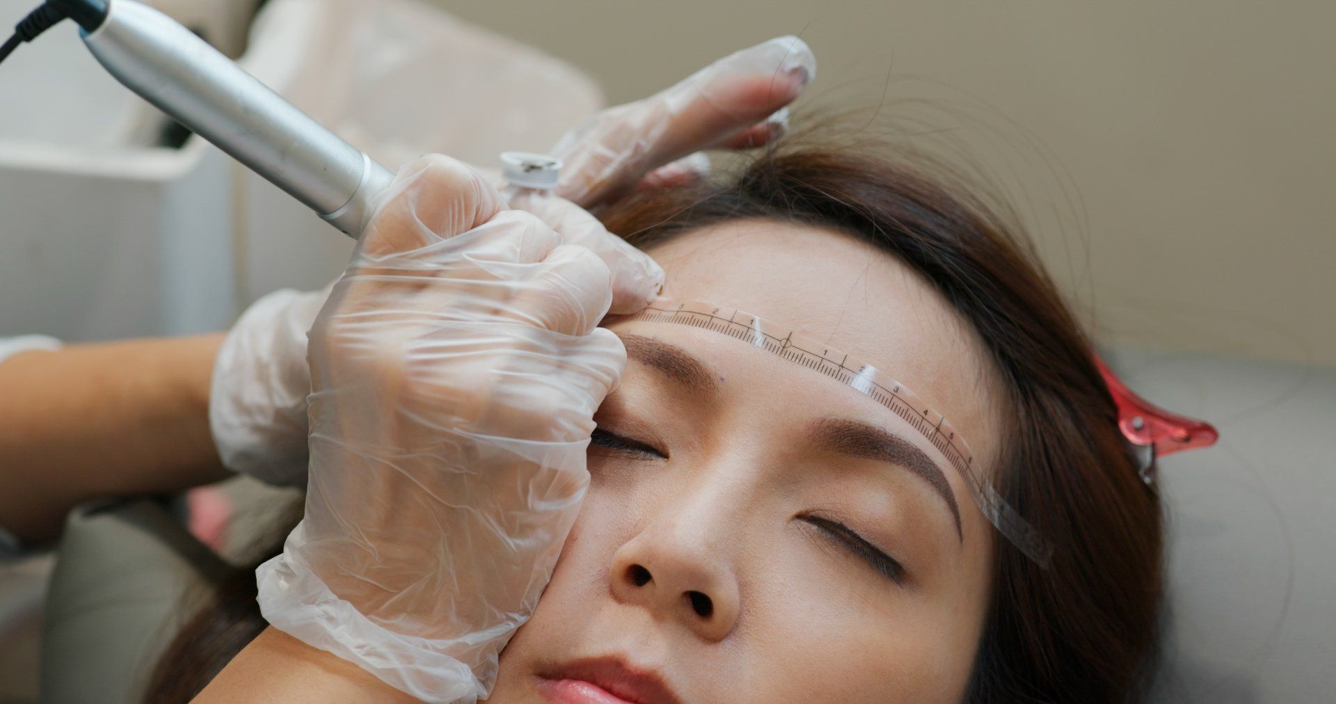 eyebrow microblading