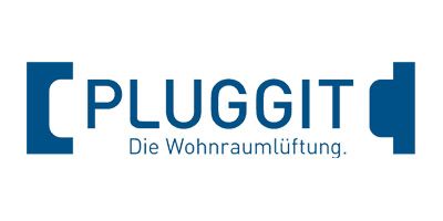 Ein blau-weißes Logo für ein Unternehmen namens Pluggit.