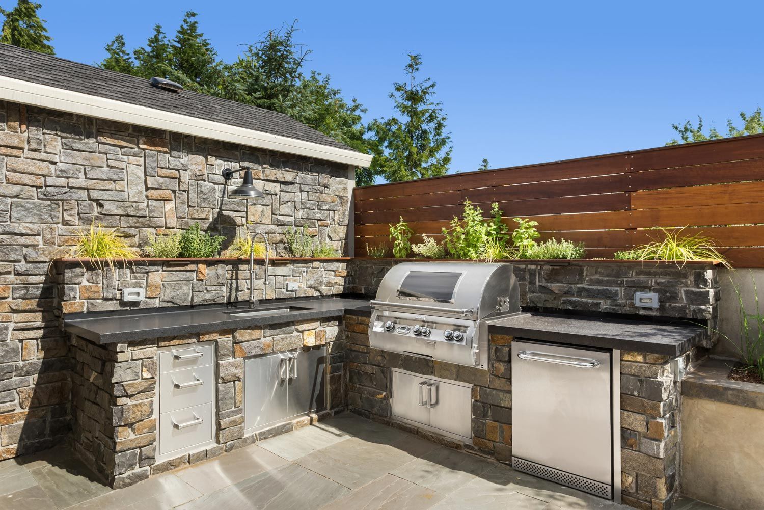 Custom outdoor kitchen in St. Louis, MO