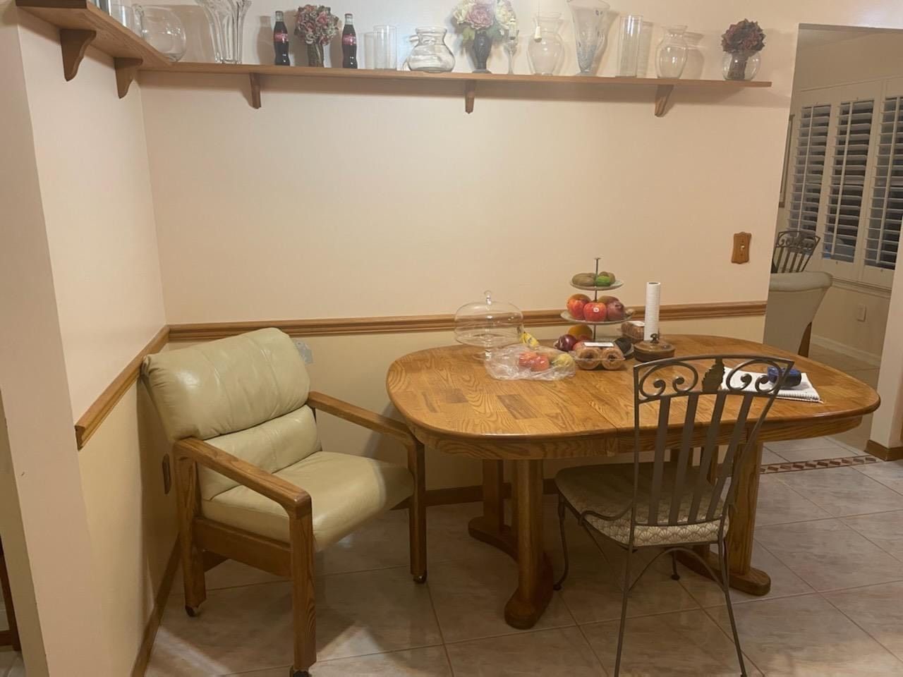 image of dining area before renovation