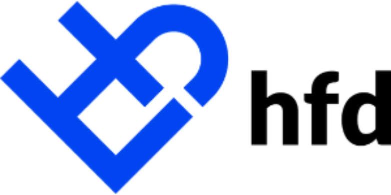 Logotipo azul geométrico de un corazón con una marca de verificación y el texto negro «hfd» sobre fondo blanco