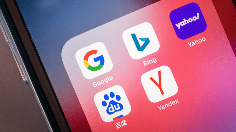 Smartphone screen showing a folder with search engine app icons: Google, Bing, Yahoo, Yandex, and Baidu.