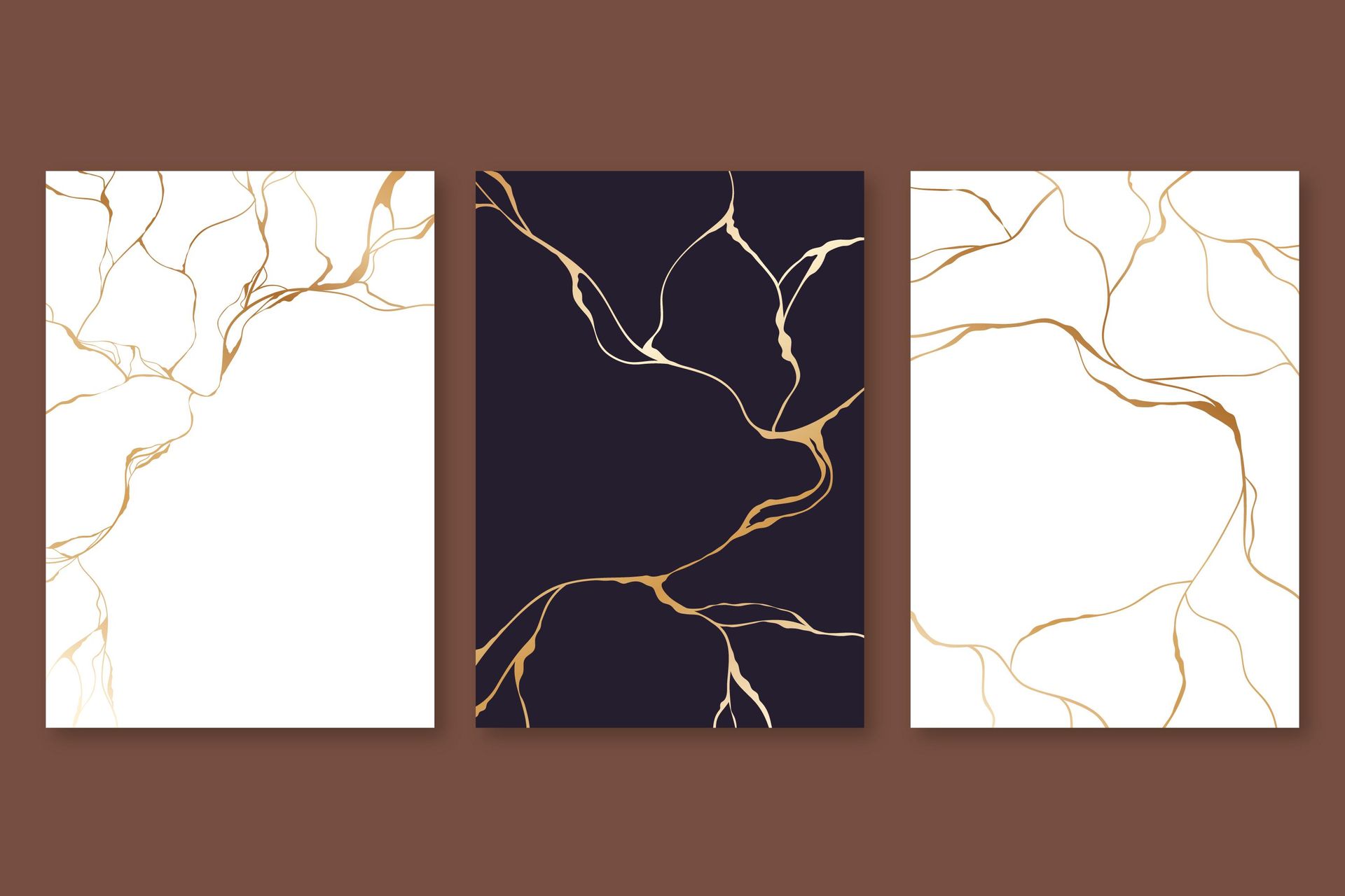 Tres diseños abstractos rectangulares: fondos blancos y azul marino oscuro con líneas doradas que simulan vetas.