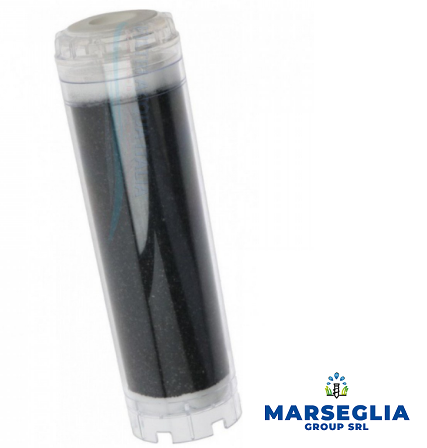 Cartuccia filtrante cilindrica trasparente riempita con materiale scuro.