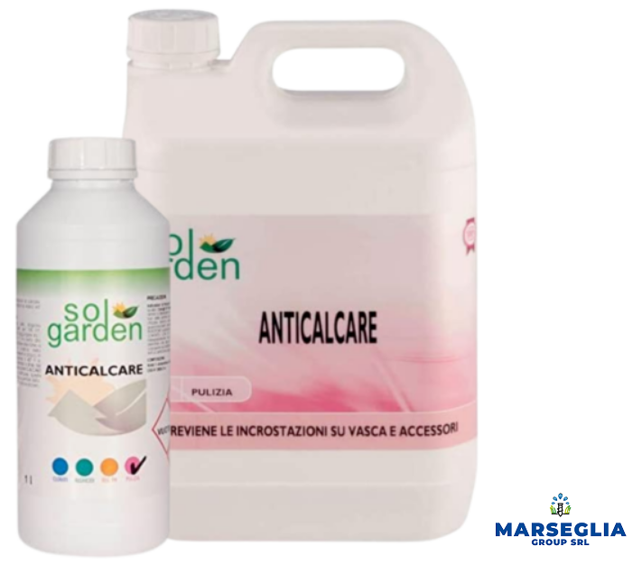 Due flaconi bianchi di detergente 