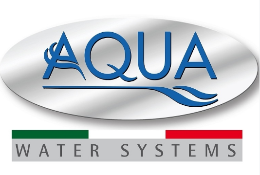 Logo per Aqua Water Systems, con testo blu e colori della bandiera italiana.