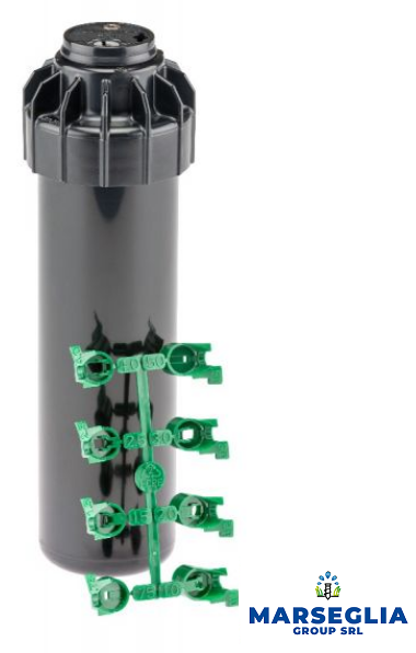 Testina dell'irrigatore nera con ugelli verdi su sfondo bianco.