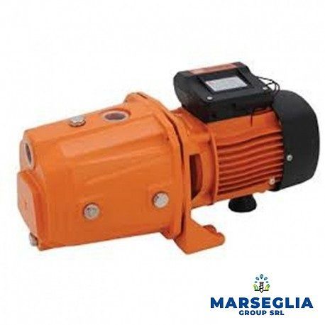 Pompa dell'acqua arancione con display digitale, su sfondo bianco.