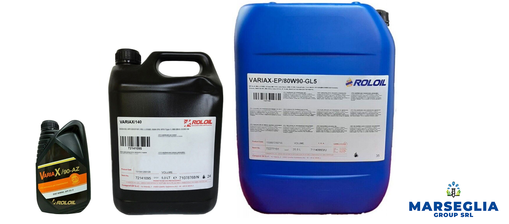 Tre contenitori di liquido, di diverse dimensioni e colori: nero e blu. Etichette sui contenitori.