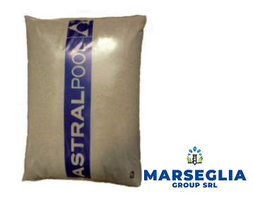 Sacco di sabbia filtrante per piscina Astralpool con marchio blu e bianco, con logo Marsegia Group SRL.