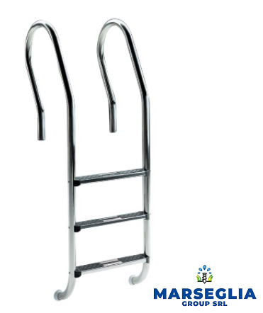 Scaletta per piscina a tre gradini, realizzata in acciaio inox lucido.