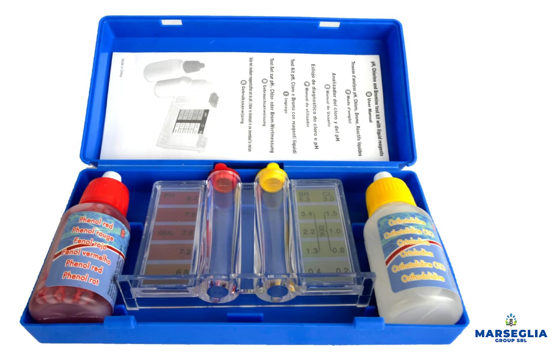 Kit per il test dell'acqua blu della piscina, flaconi, tabelle dei colori, foglio di istruzioni.