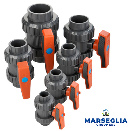 Gruppo di valvole a sfera in PVC grigio con maniglie arancioni.