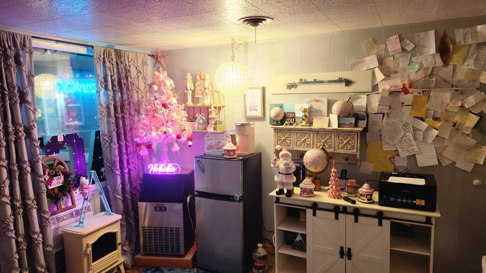 Merry Christmas at Sage Motel in Greybull Wyoming. Near and Close to Yellowstone, Cody Wyoming, Big Horn Mountains. 